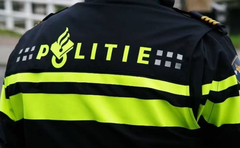 Hollanda’da bir polis memuru genç bir kıza tecavüz iddiasıyla suçlanıyor