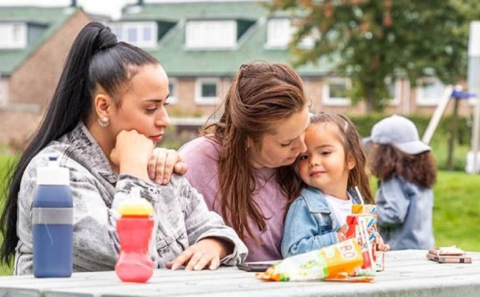 Hollanda’da sosyal yardım kesintisi planı iptal edildi, çocuk yardımı kesilecek