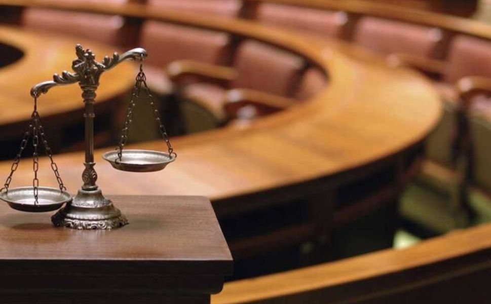 Hollanda'da koruyucu ailede şiddet gören kızın yaşadıkları mahkemede herkesi ağlattı