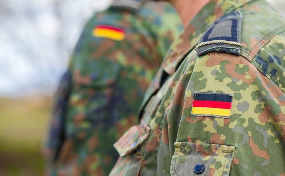 Almanya'da iletişim krizi: Polis, tatbikat yapan askere ateş açtı