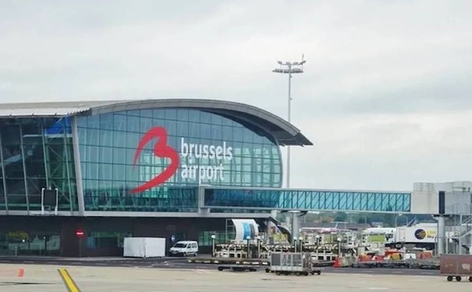 Brüksel Havalimanı’nda pasaport sisteminde arıza: Bekleme süresi 2 saati geçiyor