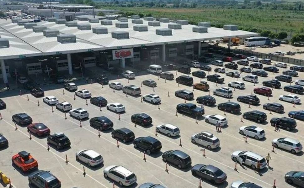 Türkiye'ye kara sınır kapılarından 1 milyon 130 bin gurbetçi giriş yaptı
