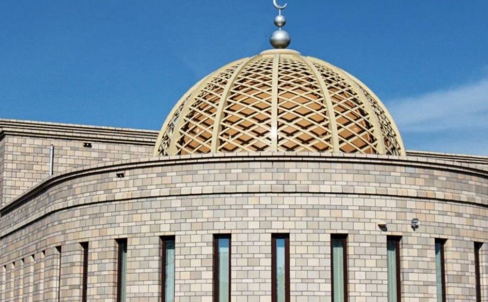 Hollanda’da Müslümanları gizlice araştıran 10 belediyeye 250 bin euro ceza