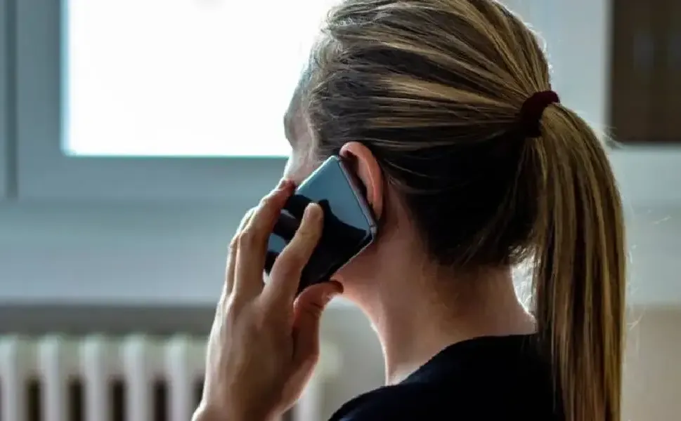 Telefonda kullandığınız bazı uygulamalar sizi izliyor olabilir