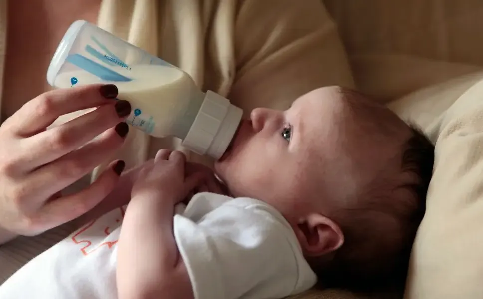 Geri çağrılan Nestlé bebek mamasıyla beslenen bir bebeğin ölümü araştırılıyor