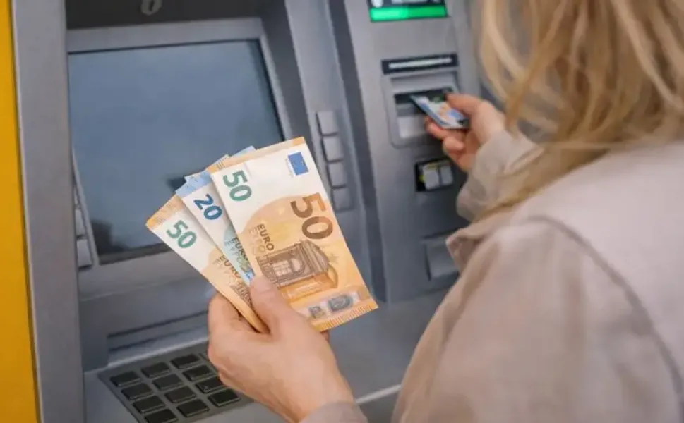 Belçika’da ATM sayısı artırılacak, süpermarketlerde para çekilebilecek