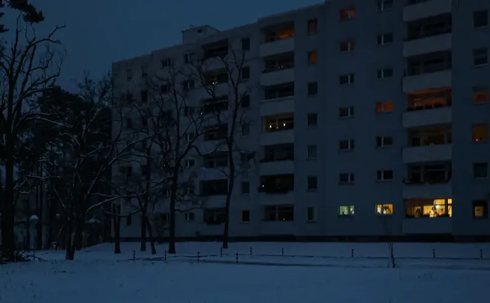 Berlin’de elektrik şebekesine sabotaj: Şehir karanlığa gömüldü