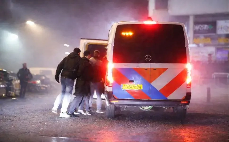 Hollanda'da yılbaşı gecesi olaylı geçti: 3 ölü, 250'den fazla gözaltı