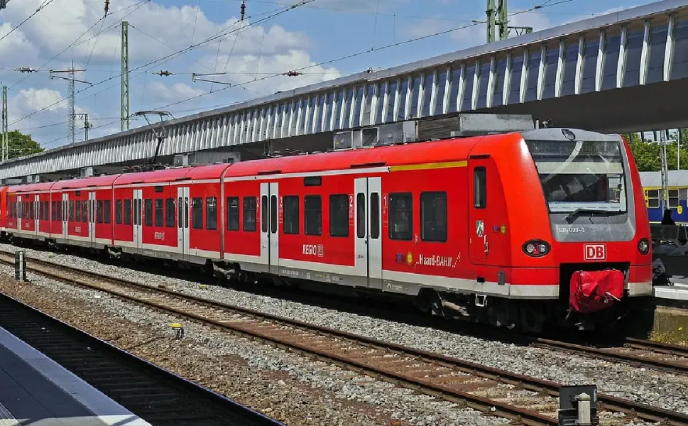 Almanya’da yolcunun saldırısına uğrayan Türk kondüktör hayatını kaybetti