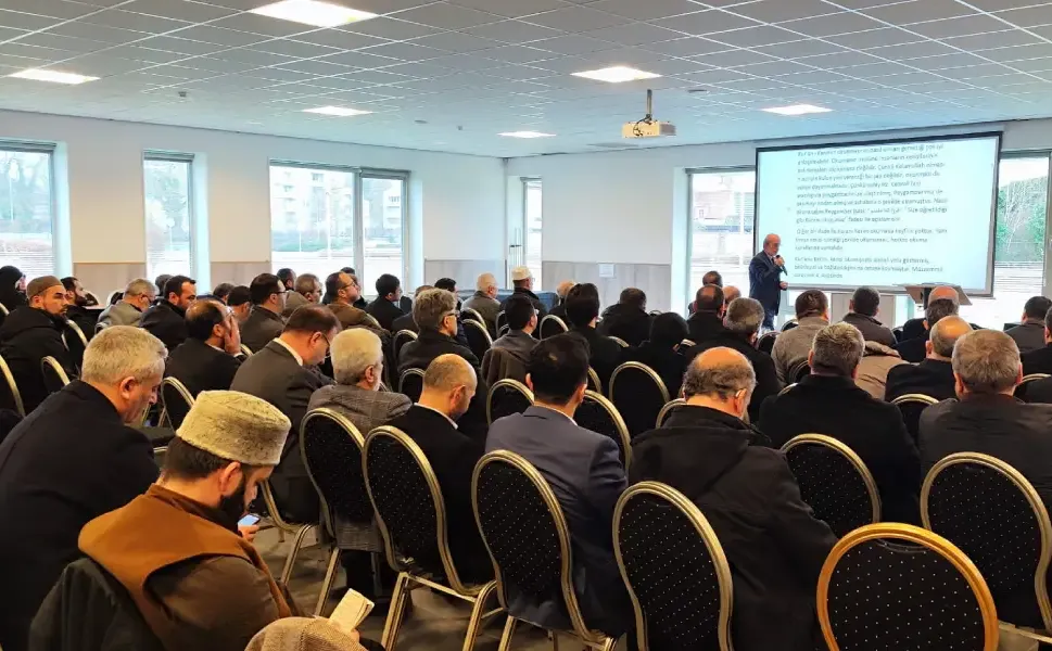 Hollanda'da HDV’den ramazan öncesi din görevlilerine hazırlık seminerleri