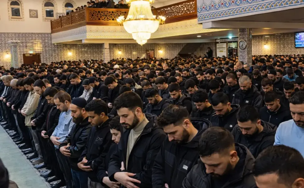 Hollanda’da 1000 genç sabah namazında bir araya geldi