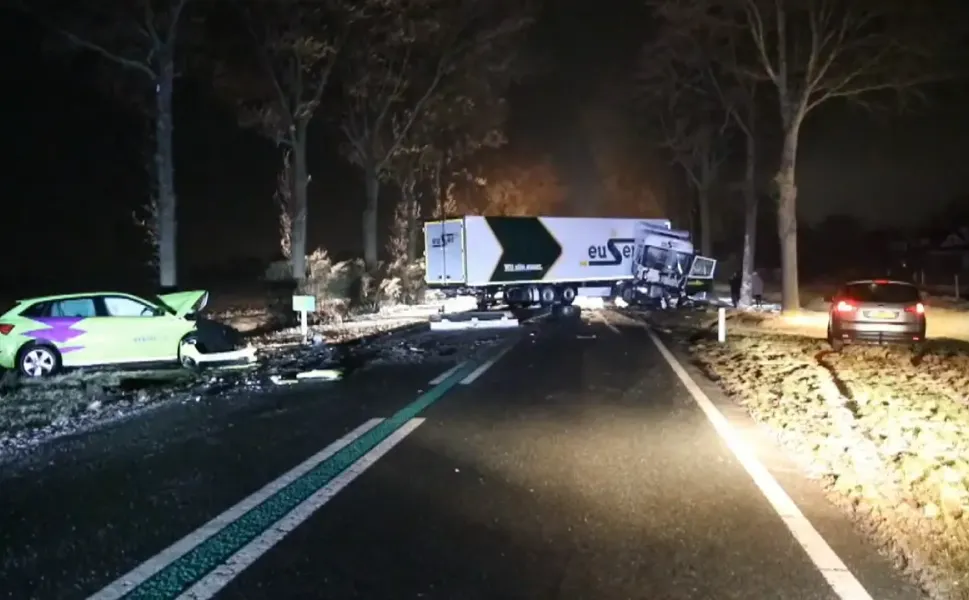 Hollanda’nın kuzeyinde kırmızı alarm: Aşırı buzlanma nedeniyle evde kalın