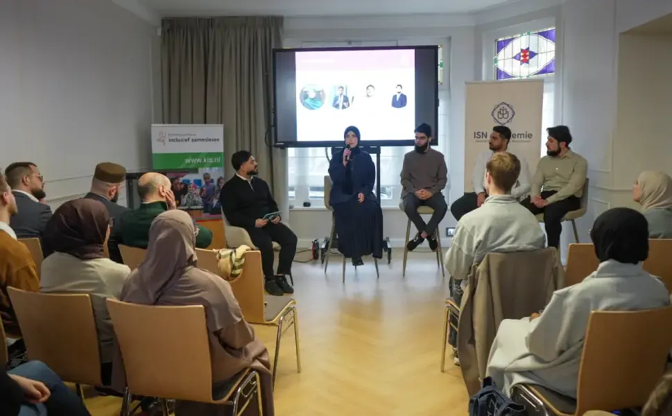 Araştırma: Hollanda'da Müslüman gençler eşit muamele ve fırsat talep ediyor