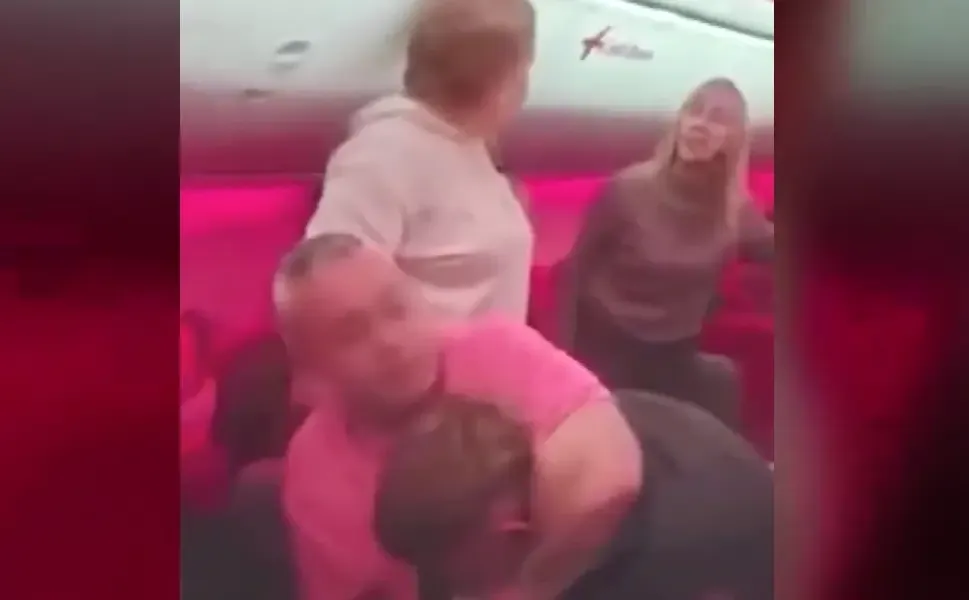 Antalya’dan kalkan uçakta kavga çıktı, pilot Brüksel'e acil iniş yaptı