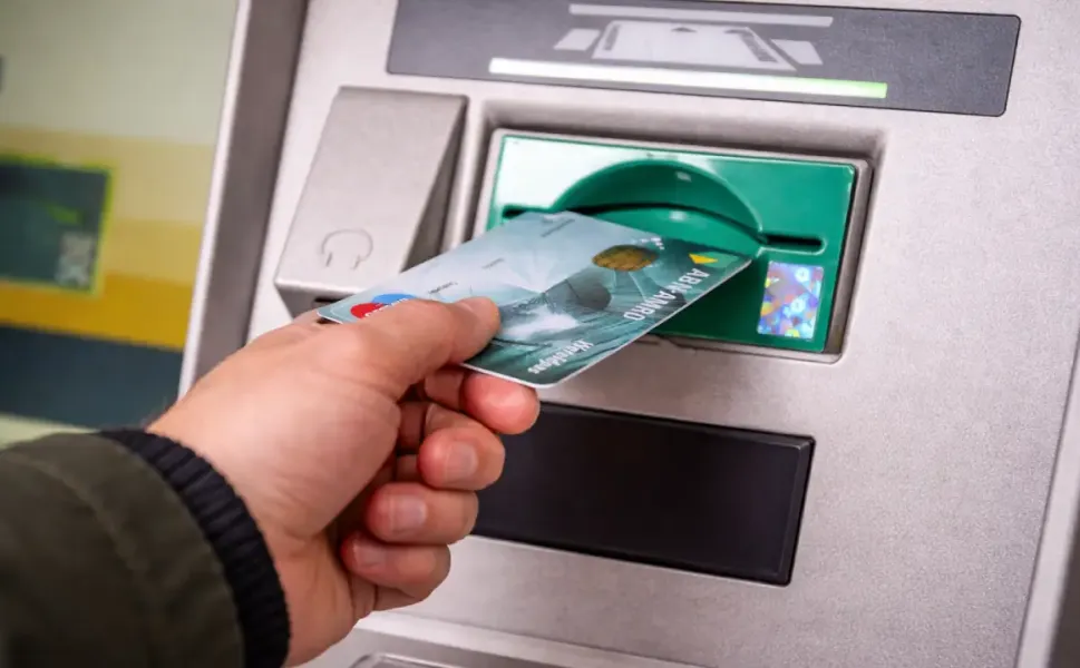 Hollanda’da bir kişi yapay zeka kullanarak 46 sahte banka hesabı açtı