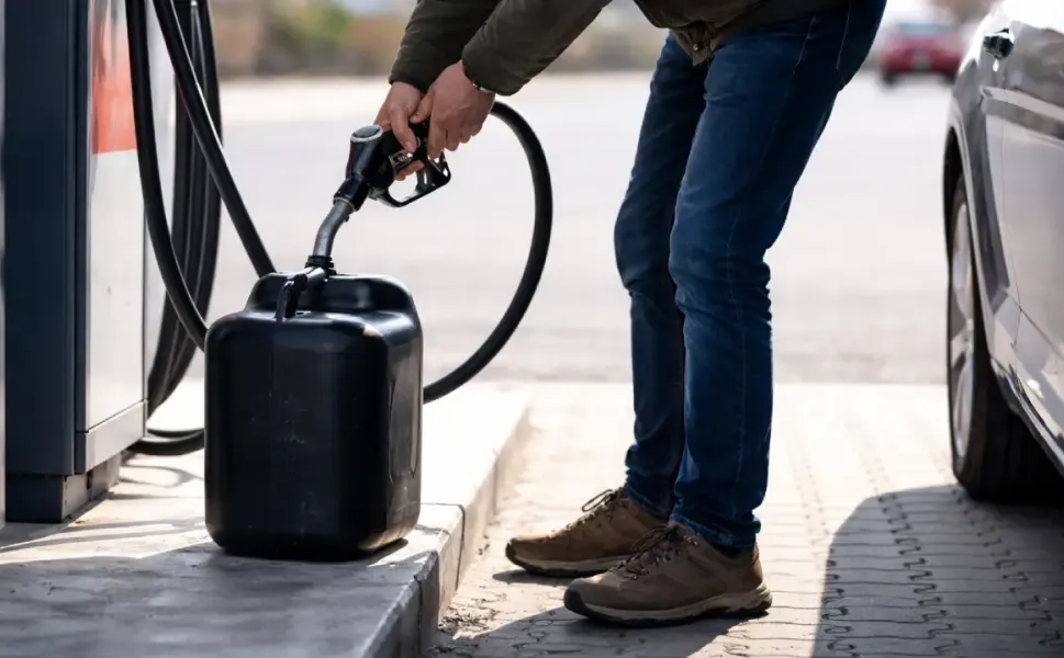 Almanya’da ucuz yakıt için sınırı geçen sürücülere gümrük uyarısı