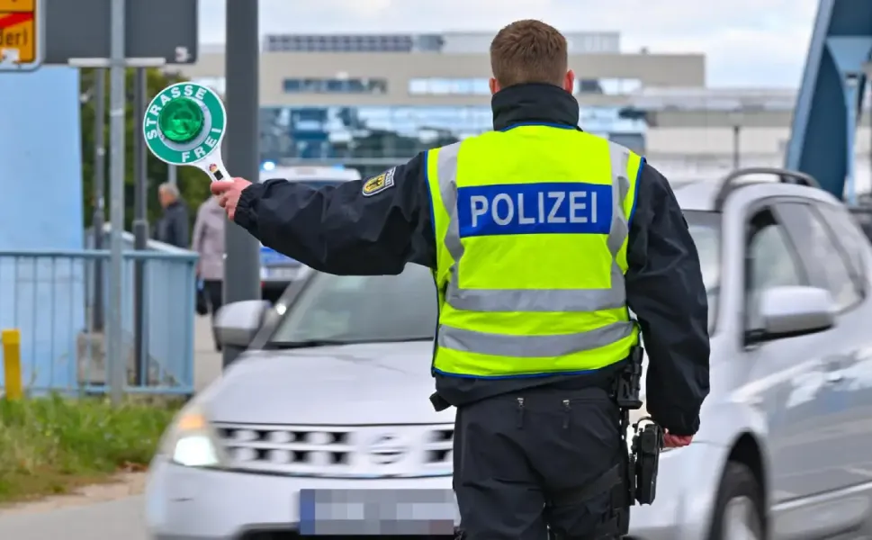 Almanya, Schengen iç sınır kontrollerini altı ay daha uzattı