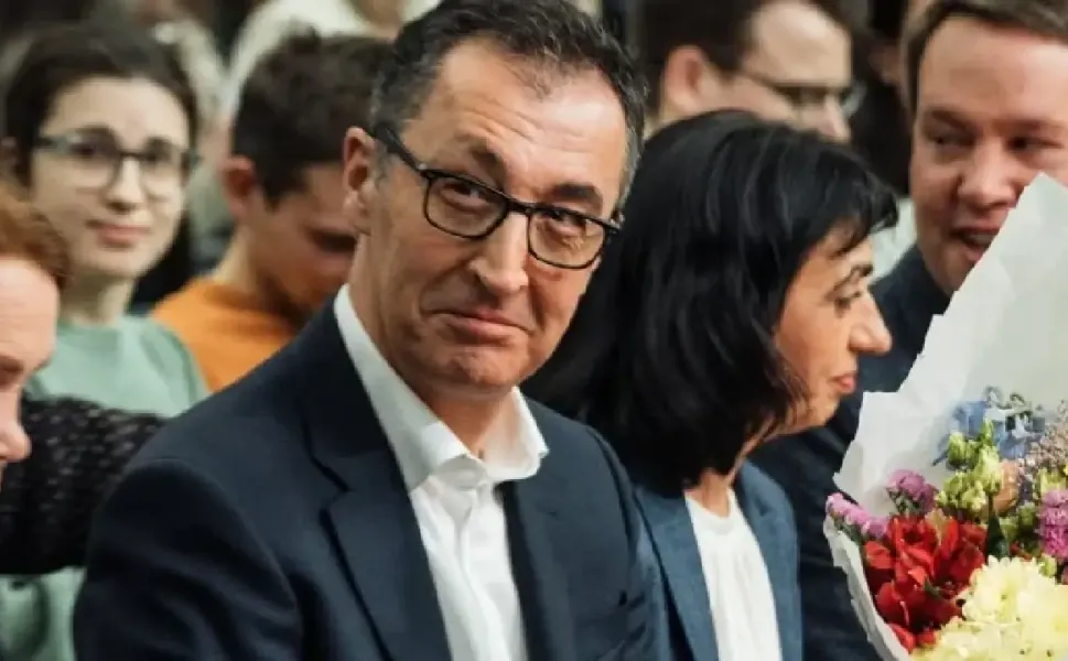 Cem Özdemir Baden-Württemberg eyalet başkanlığı seçimini kazandı