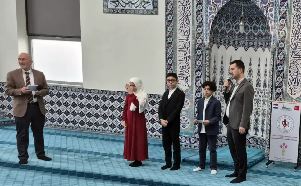 Hollanda’da İstiklal Marşı Okuma Yarışması’nın finali Leerdam’da yapıldı
