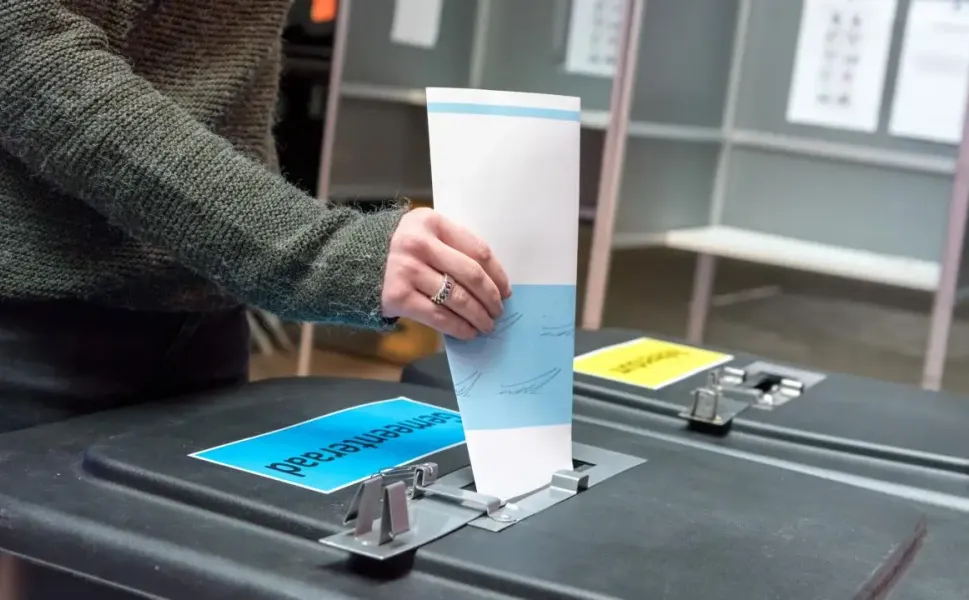 Hollanda’da sandıklar açıldı: Oy verme işlemi başladı