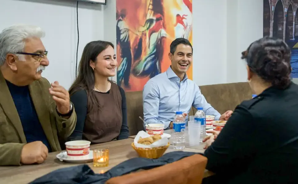 Hollanda Başbakanı Rob Jetten Alevi Kültür Derneğini ziyaret etti