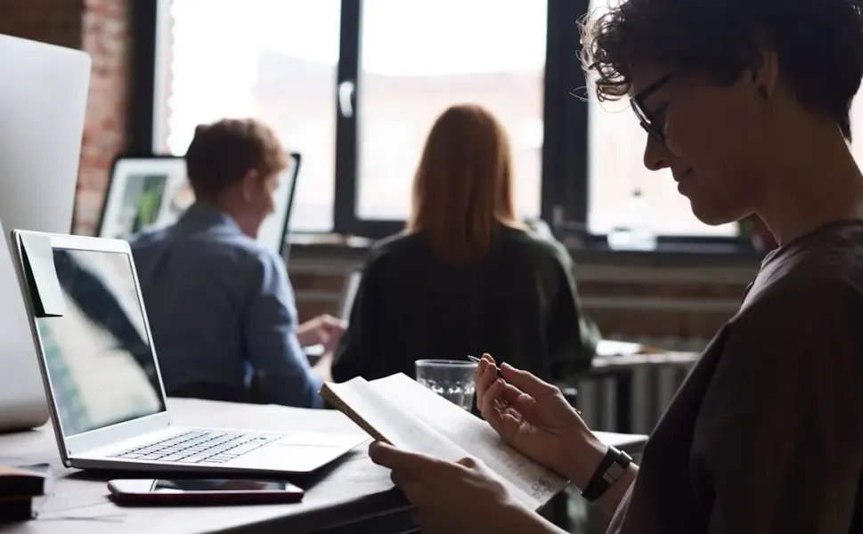 Almanya’da fazla mesaiye vergi indirimi milyonlarca çalışanın gelirini artırabilir