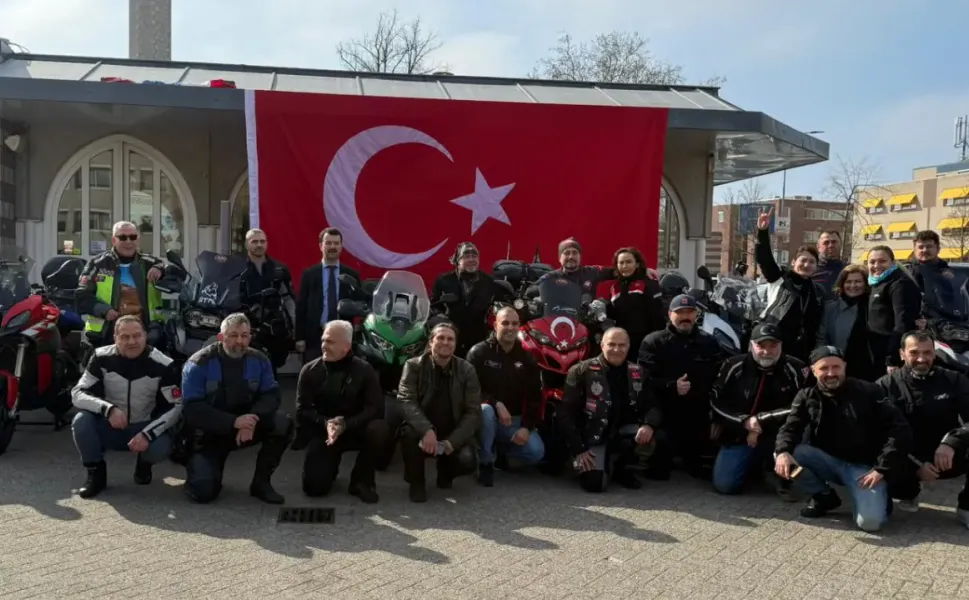 Hollanda’da T-BIKERS kulübü üyeleri motorla Umre yolculuğuna çıktı