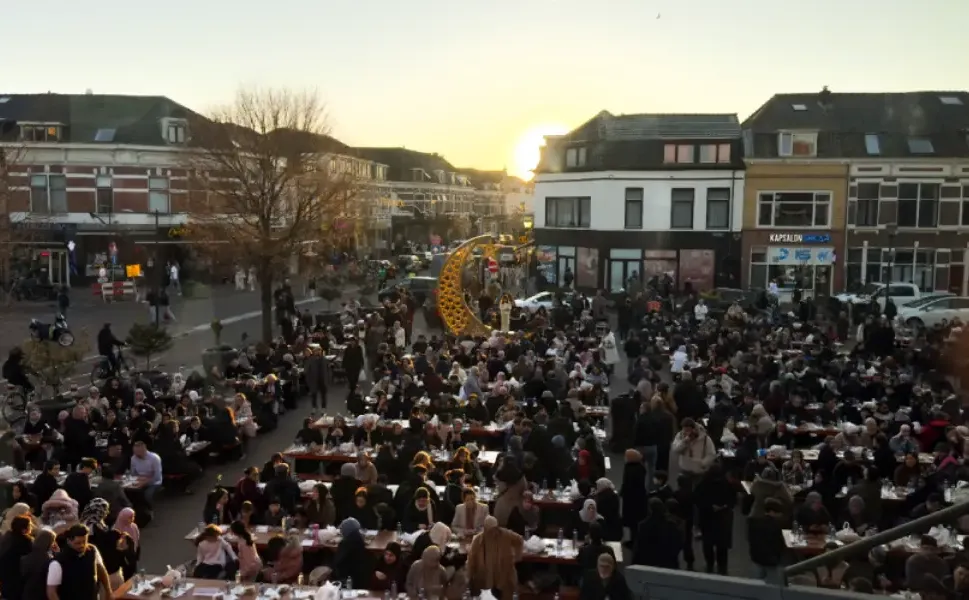 Hollanda'da Utrecht Ulu Camii’nde 2 bin kişilik açık hava iftarı