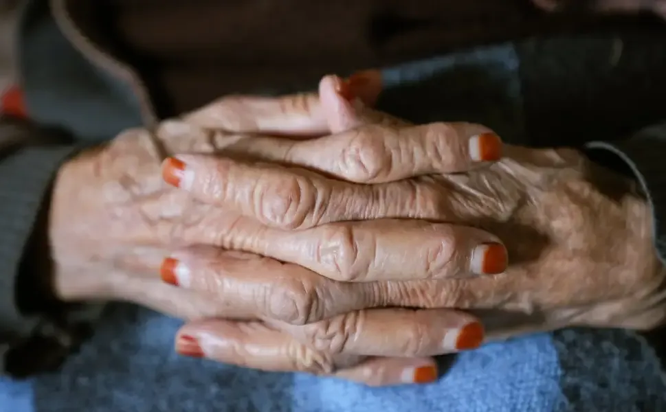 Araştırma: Uzun ömrün sırrı 100 yaşını aşan insanların kanında saklı olabilir