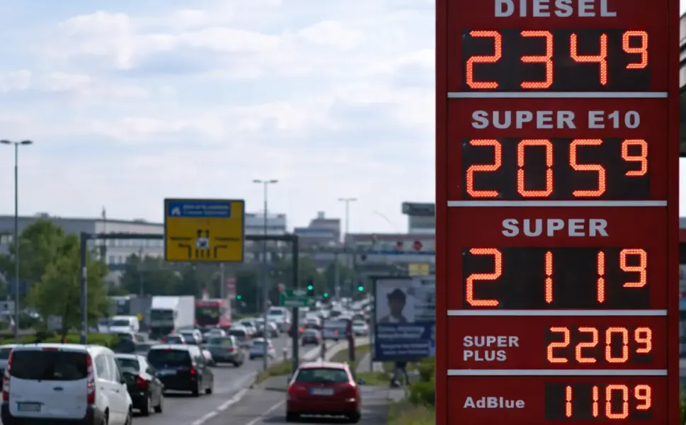 Almanya’da akaryakıt kuralı değişti: Sürücüler ne kazanacak?