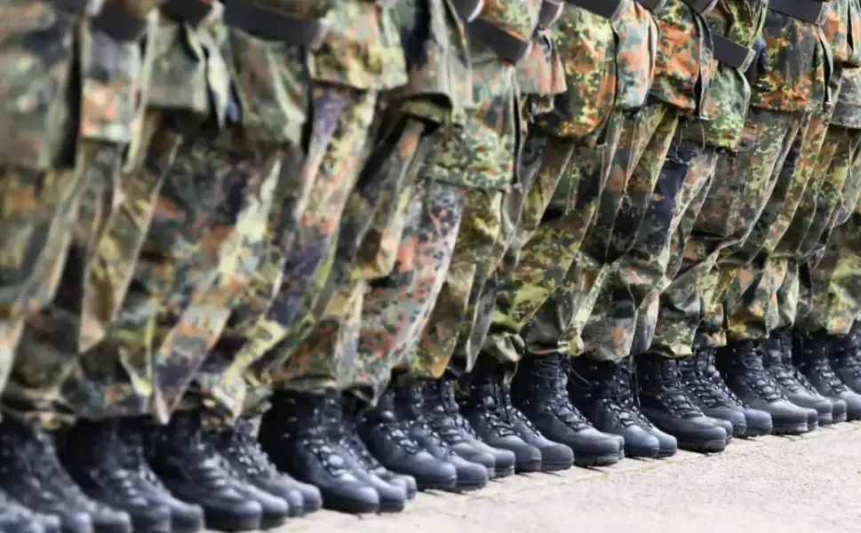 Almanya’da yedek askerlere zorunlu tatbikat gündemde