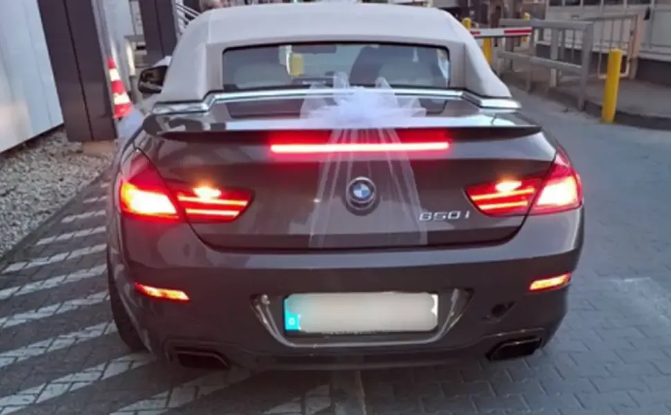 Berlin’de trafiği tehlikeye atan düğün konvoyuna polis müdahalesi