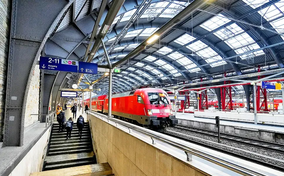 Berlin’de tren istasyonlarında alkol yasağı başlıyor