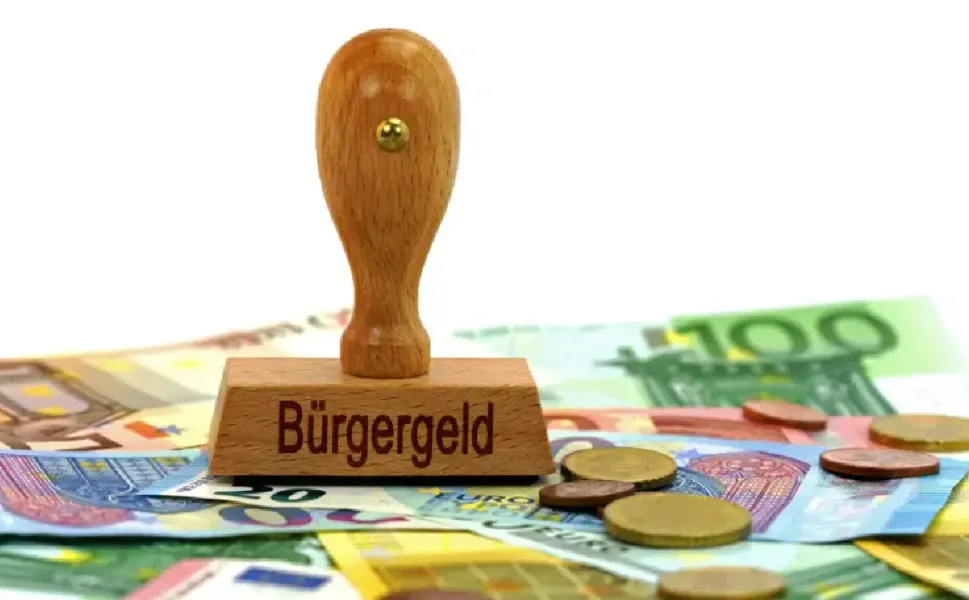 Almanya’da mahkemeden emsal karar: Yurt dışına çıkanın yardımı kesilemez