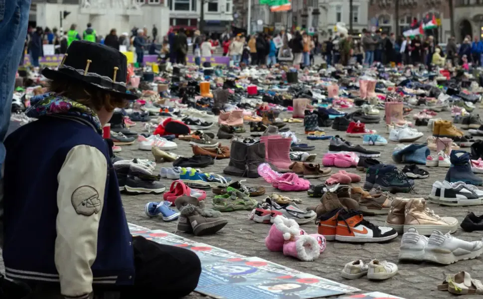 Amsterdam’da Gazze’de hayatını kaybeden binlerce çocuk için anma