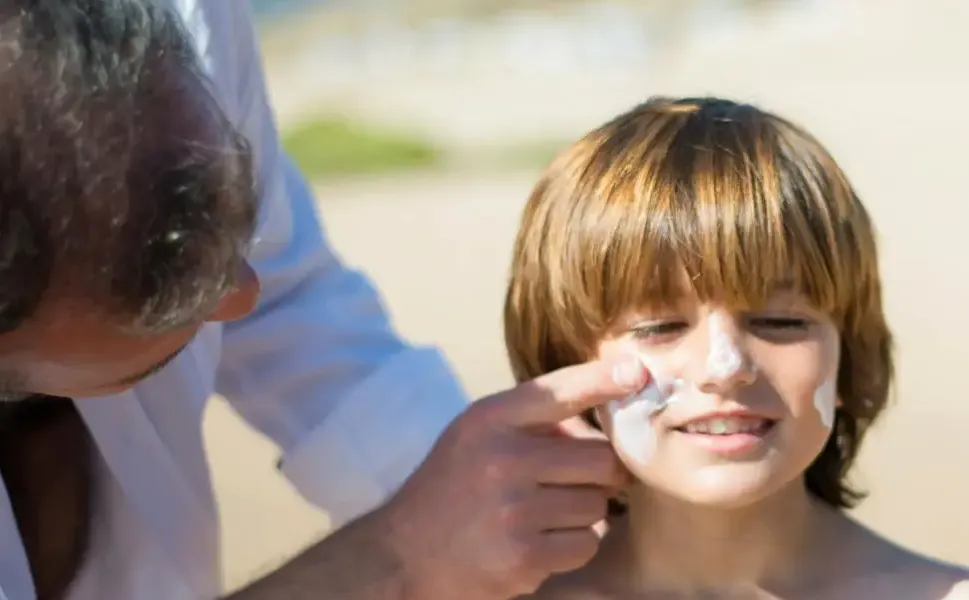 Fransa’da yasaklı madde içeren güneş kremi geri çağrıldı
