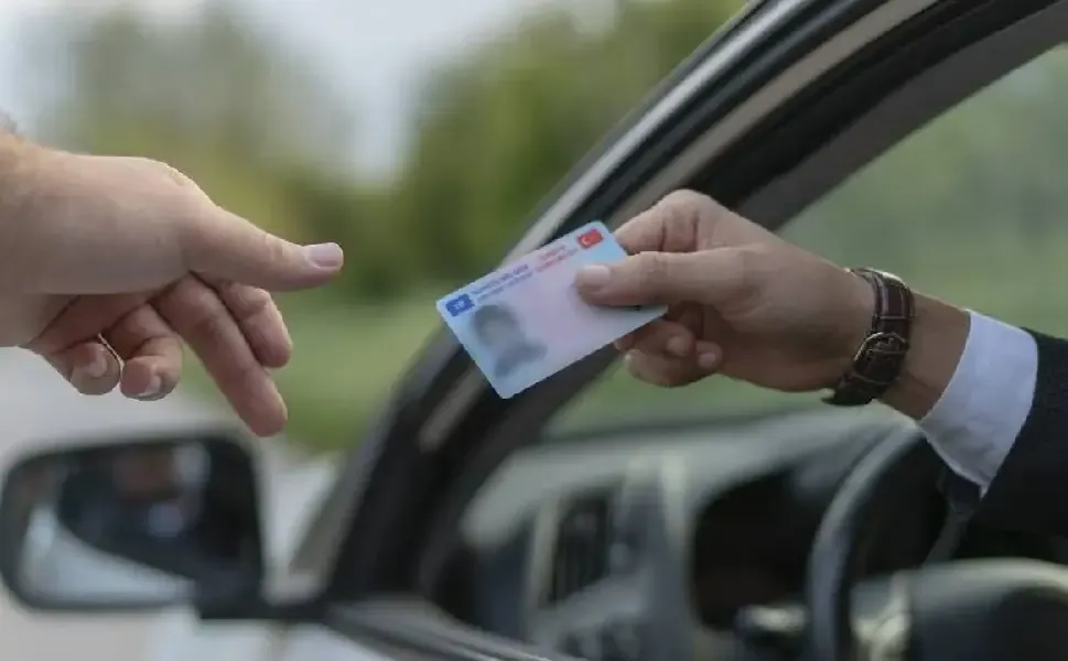 Yurt dışı ve eski tip Türk ehliyeti olan gurbetçilere önemli uyarı