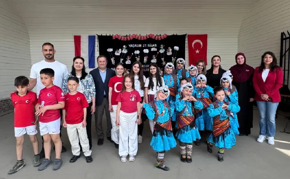 Tulip Enstitüsü’nden Hollanda’da iki şehirde 23 Nisan kutlaması
