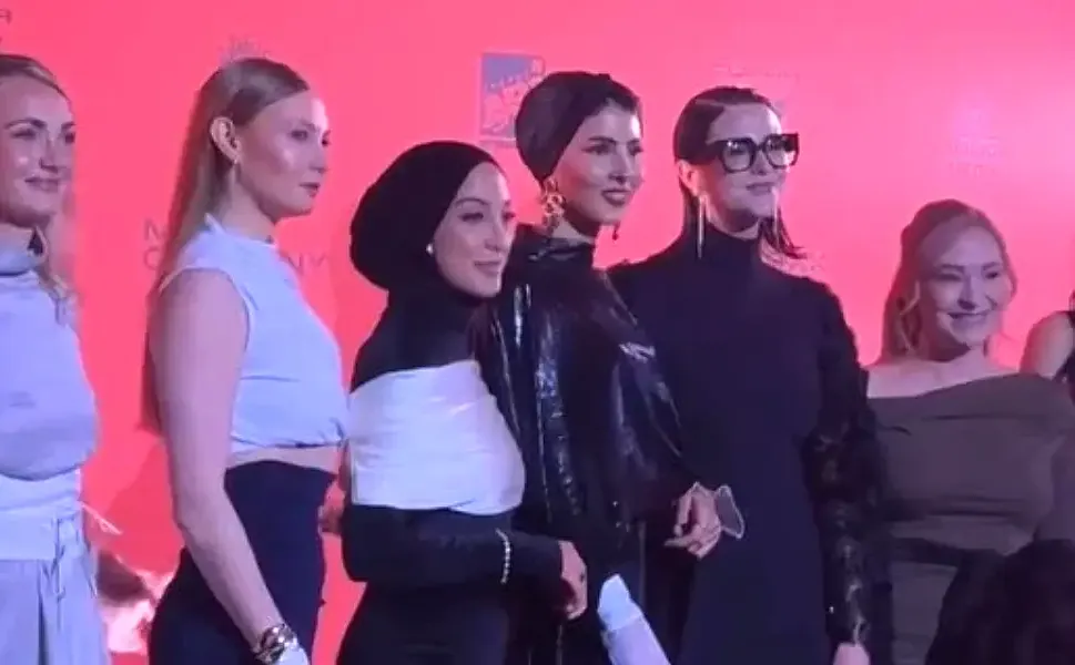 Almanya’da Miss Germany finalisti başörtülü Türk kızı mecliste tartışma yarattı