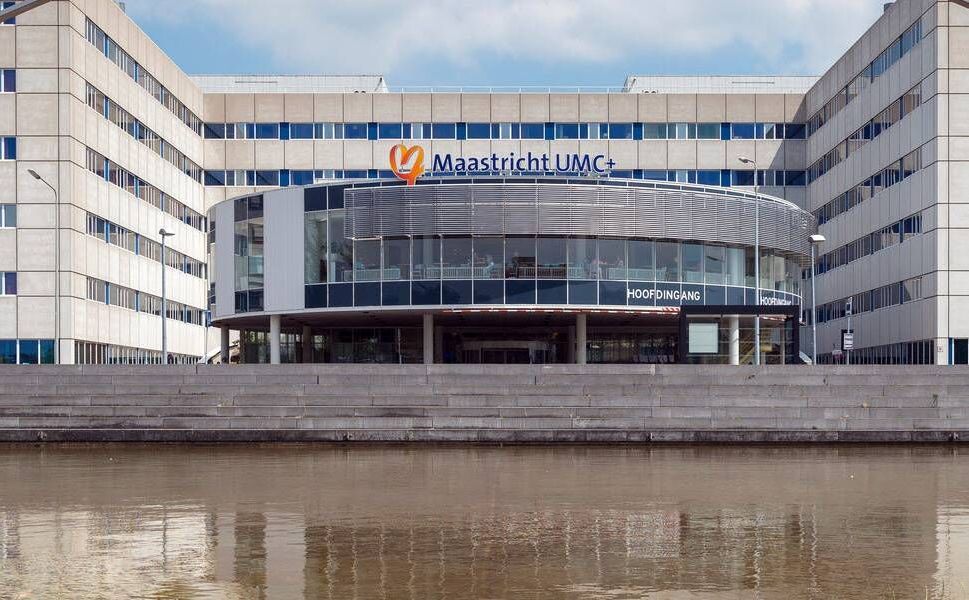 Hollanda’da bir hastanede hastalar ameliyat öncesi geceyi evinde geçirecek