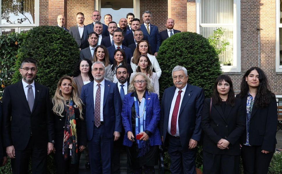 Bakan Işıkhan: Hollanda’da yaşayan Türklerin başarılarıyla gurur duyuyoruz