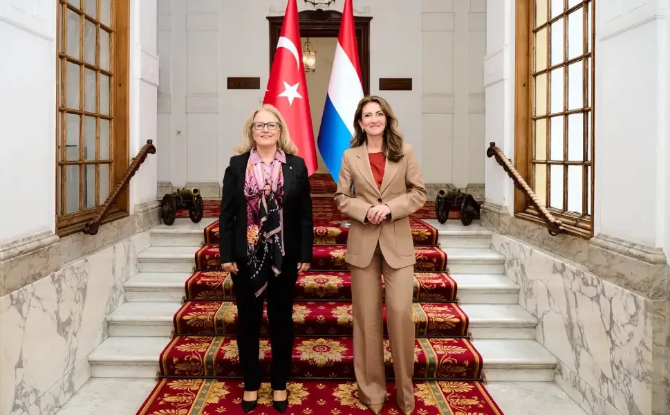 Savunma Bakanı Yeşilgöz ve Lahey Büyükelçisi Yazgan NATO zirvesi öncesi bir araya geldi