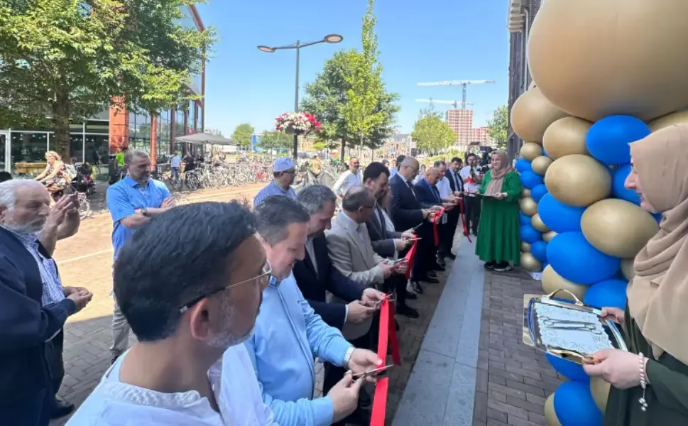 HDV'nin yeni kültür ve çalışma merkezi Qalam Books & Cafe Utrecht'te açıldı