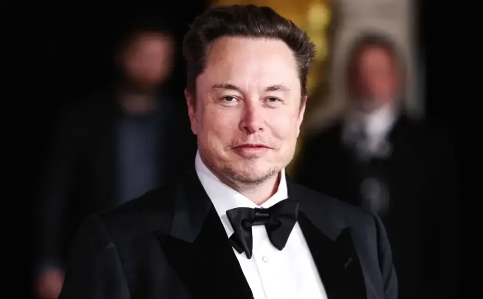 Elon Musk dünyanın ilk trilyoneri oldu