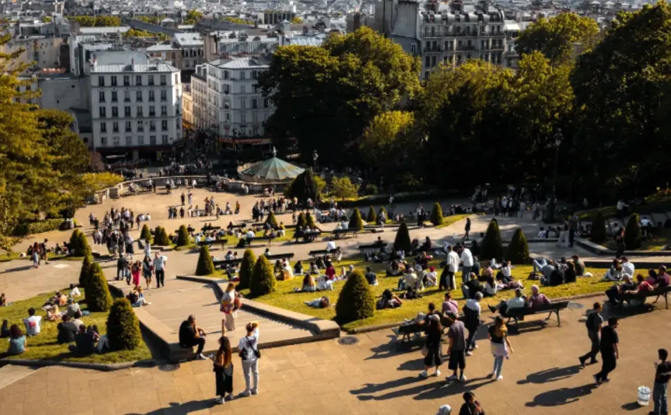 Paris’te aşırı sıcak nedeniyle alkol yasağı getirildi