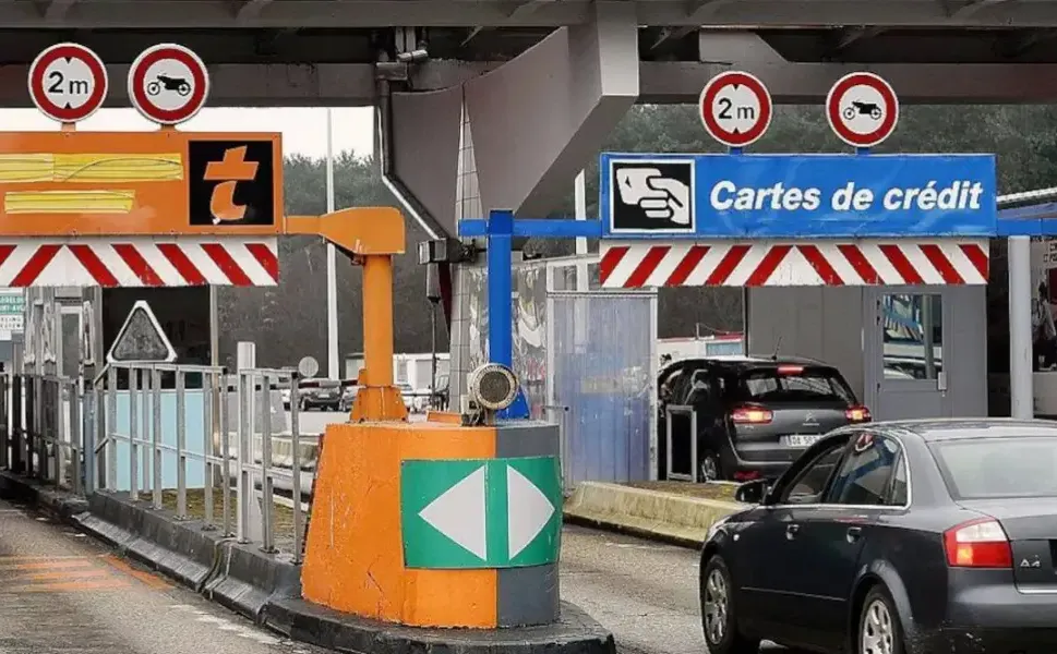 Fransa'da otoyol gişelerinden aylarca kaçak geçen sürücüye 9 bin euro ceza