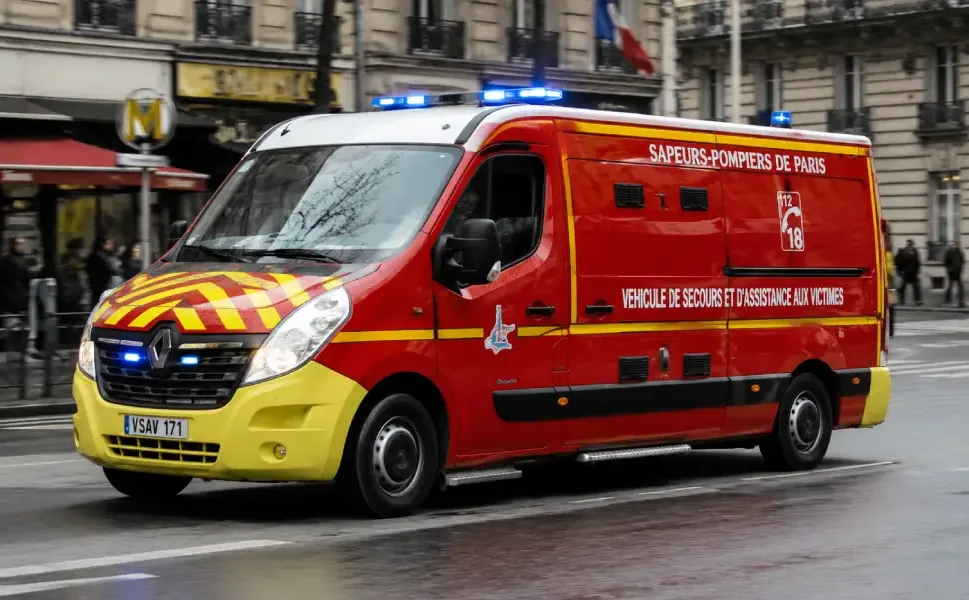 Fransa'da araç içinde kilitli kalan bir çocuk daha sıcaktan hayatını kaybetti