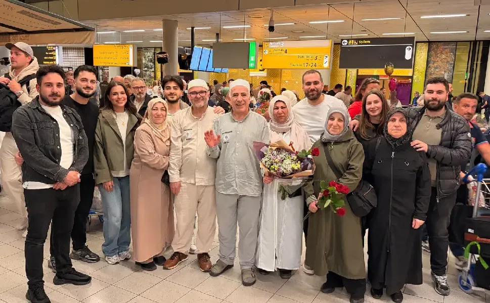 Hollanda’dan kutsal topraklara giden 814 hacı yurda döndü