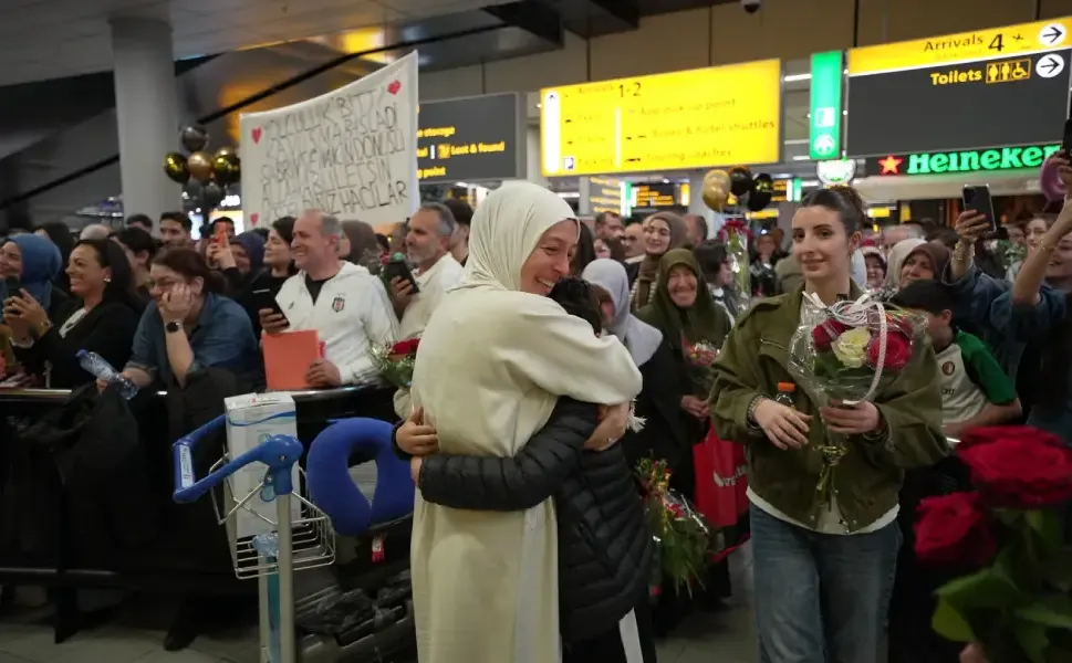 Hollanda’daki hacılar kutsal topraklardan dönmeye başladı