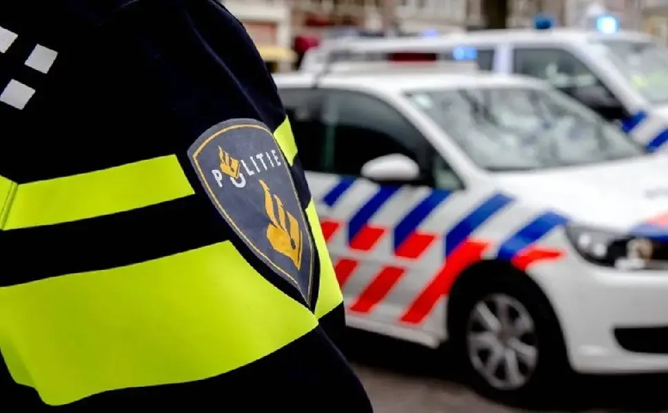 Hollanda'da 1,5 yaşındaki çocuk üçüncü kattan düşerek ağır yaralandı